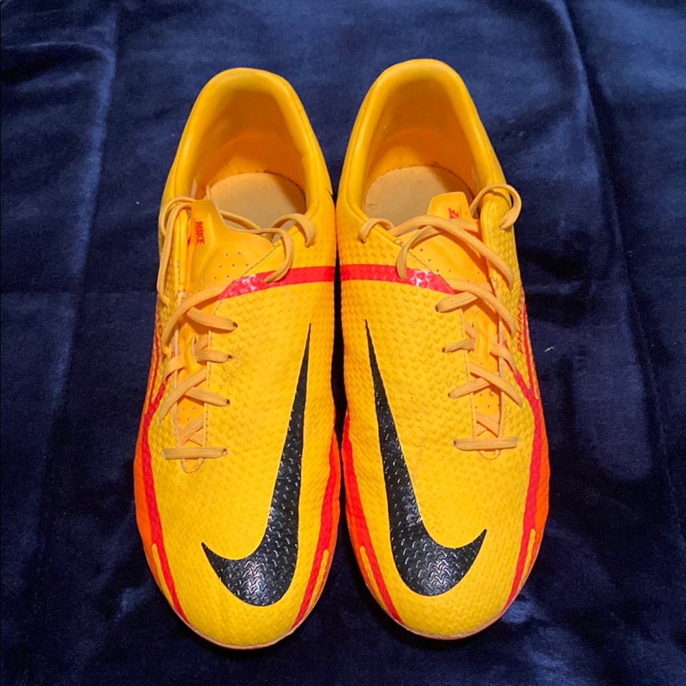Nike phantom soccer cleats